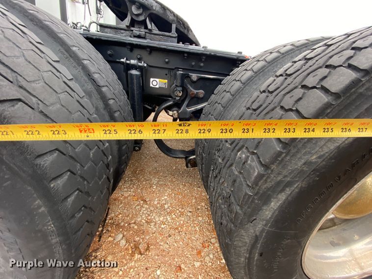 image for item HR9287 2012 Kenworth T700  semi truck