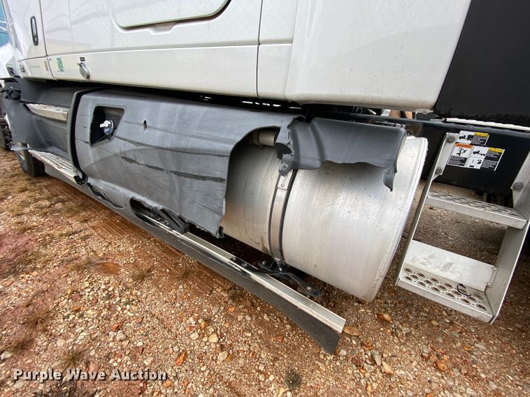 image for item HR9287 2012 Kenworth T700  semi truck