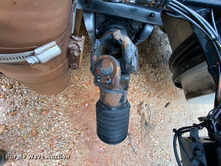 image for item HR9287 2012 Kenworth T700  semi truck