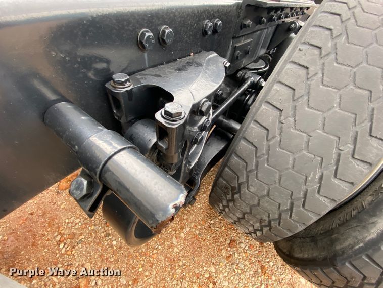 image for item HR9287 2012 Kenworth T700  semi truck