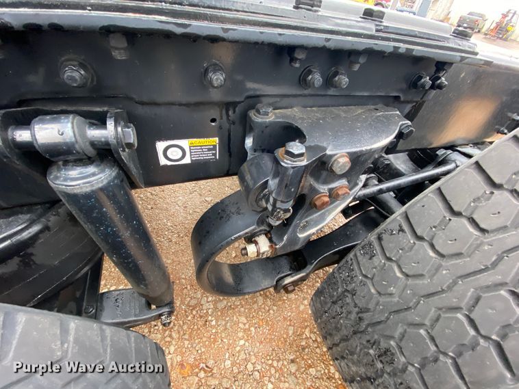 image for item HR9287 2012 Kenworth T700  semi truck