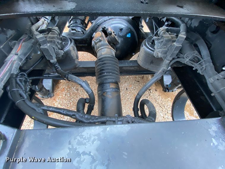 image for item HR9287 2012 Kenworth T700  semi truck