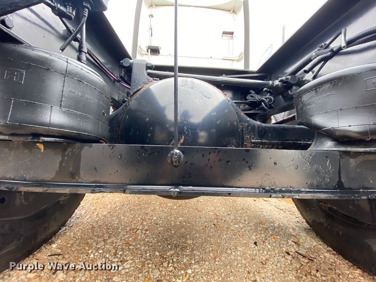 image for item HR9287 2012 Kenworth T700  semi truck