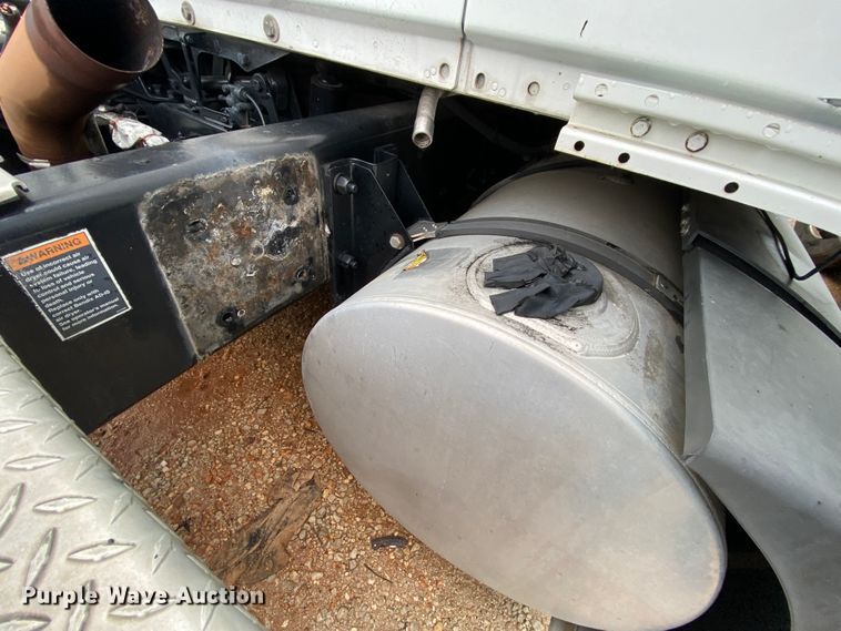 image for item HR9287 2012 Kenworth T700  semi truck