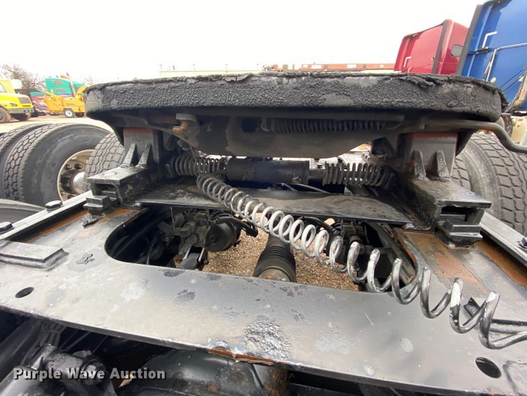 image for item HR9287 2012 Kenworth T700  semi truck