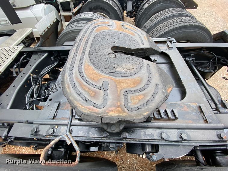 image for item HR9287 2012 Kenworth T700  semi truck