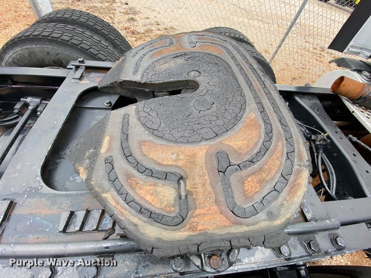 image for item HR9287 2012 Kenworth T700  semi truck