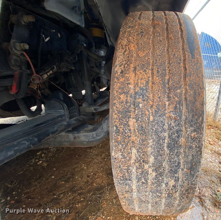 image for item HR9287 2012 Kenworth T700  semi truck