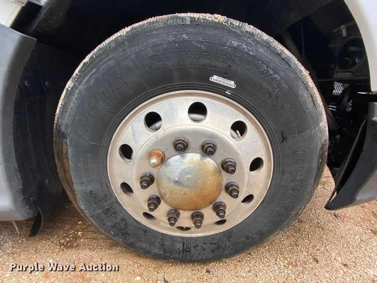 image for item HR9287 2012 Kenworth T700  semi truck