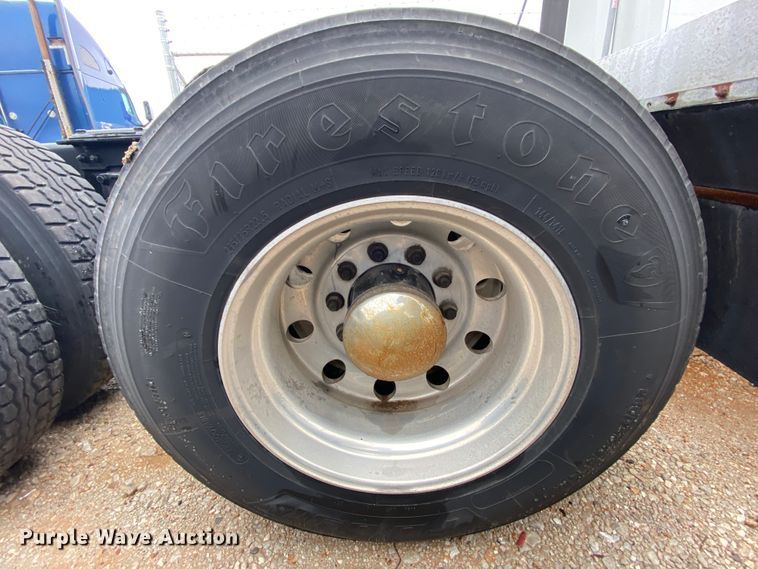 image for item HR9287 2012 Kenworth T700  semi truck