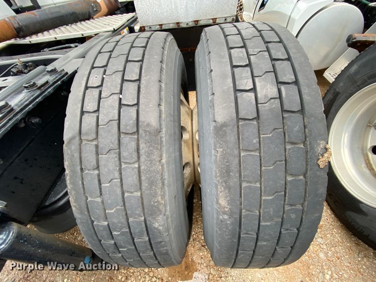 image for item HR9287 2012 Kenworth T700  semi truck