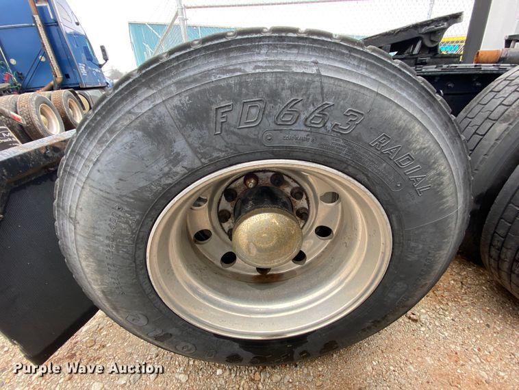 image for item HR9287 2012 Kenworth T700  semi truck