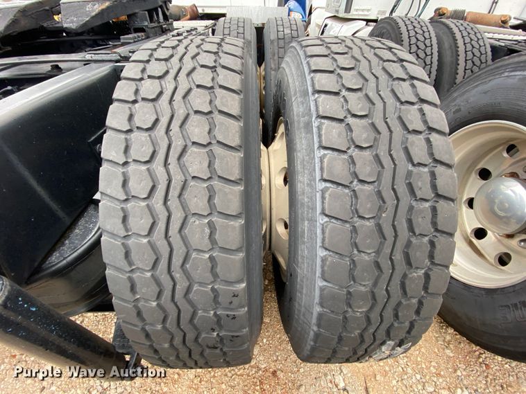 image for item HR9287 2012 Kenworth T700  semi truck