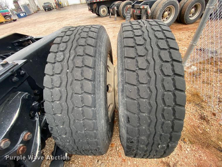 image for item HR9287 2012 Kenworth T700  semi truck