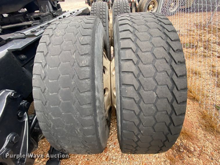 image for item HR9287 2012 Kenworth T700  semi truck