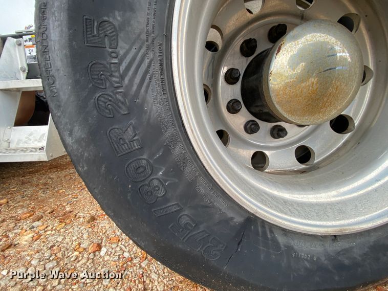 image for item HR9287 2012 Kenworth T700  semi truck