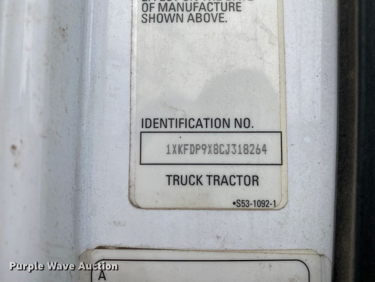 image for item HR9287 2012 Kenworth T700  semi truck