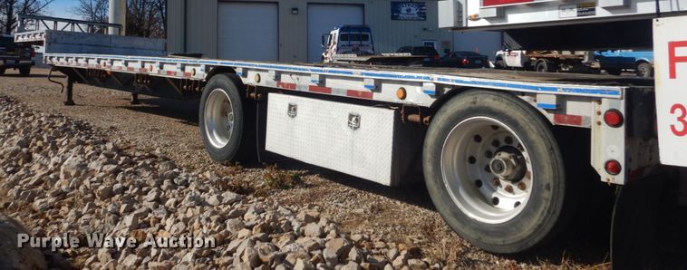 image for item HV9578 1993 Wilson CFD-900  drop deck trailer