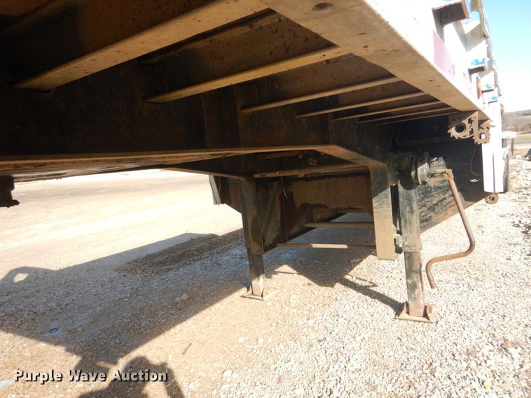 image for item HV9578 1993 Wilson CFD-900  drop deck trailer