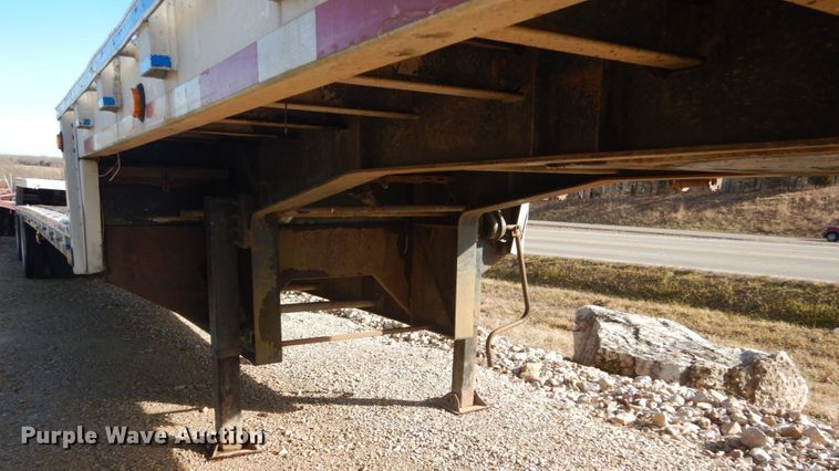 image for item HV9578 1993 Wilson CFD-900  drop deck trailer