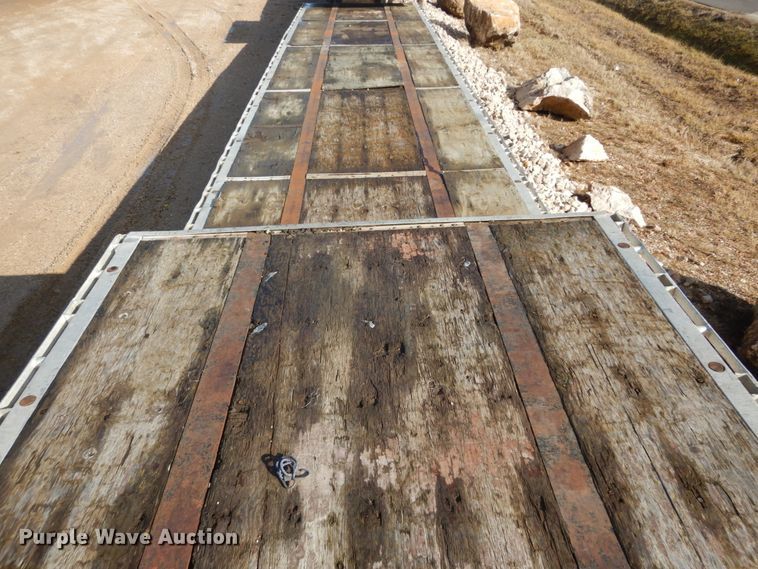 image for item HV9578 1993 Wilson CFD-900  drop deck trailer