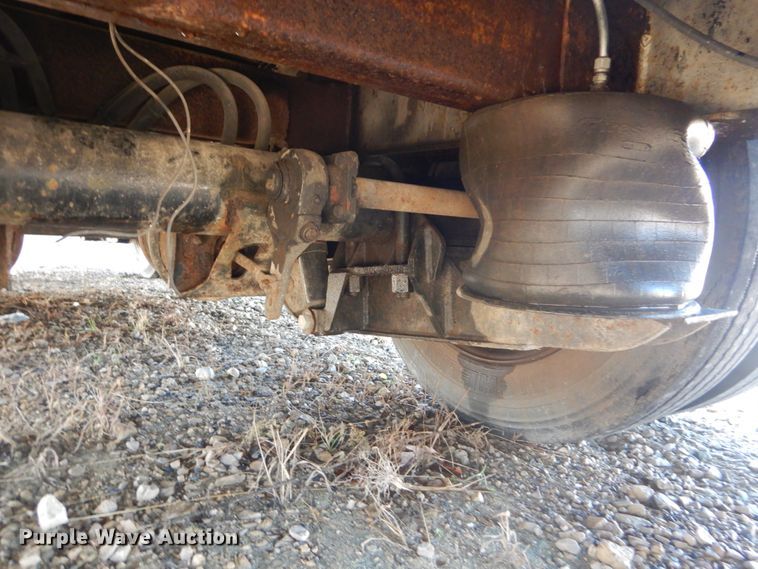 image for item HV9578 1993 Wilson CFD-900  drop deck trailer