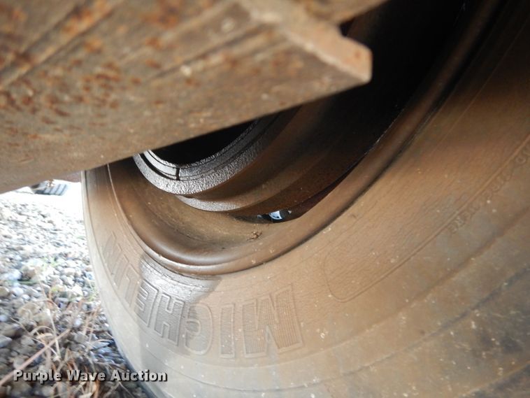 image for item HV9578 1993 Wilson CFD-900  drop deck trailer