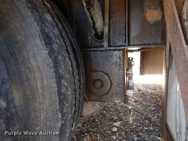 image for item HV9578 1993 Wilson CFD-900  drop deck trailer