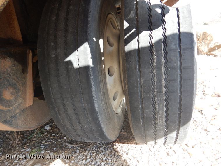 image for item HV9578 1993 Wilson CFD-900  drop deck trailer