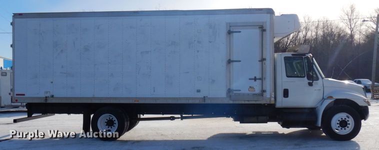 image for item HX9527 2007 International 4300  refrigerated truck