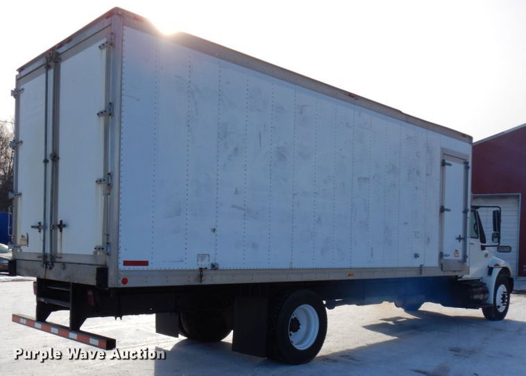 image for item HX9527 2007 International 4300  refrigerated truck