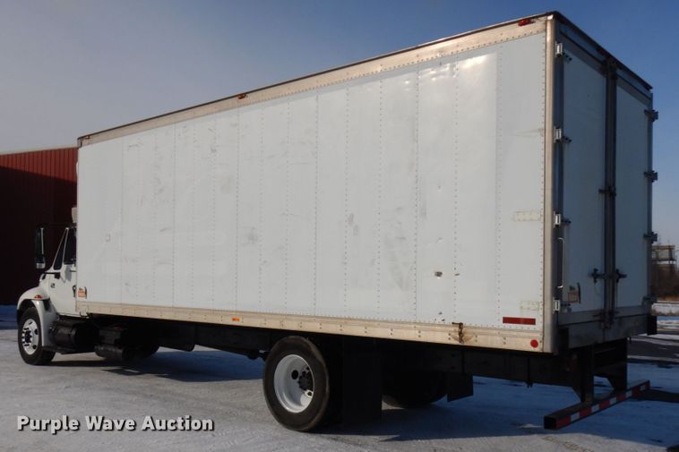 image for item HX9527 2007 International 4300  refrigerated truck