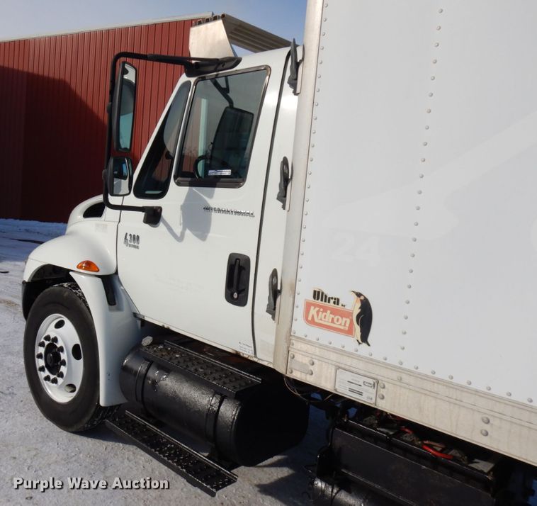 image for item HX9527 2007 International 4300  refrigerated truck