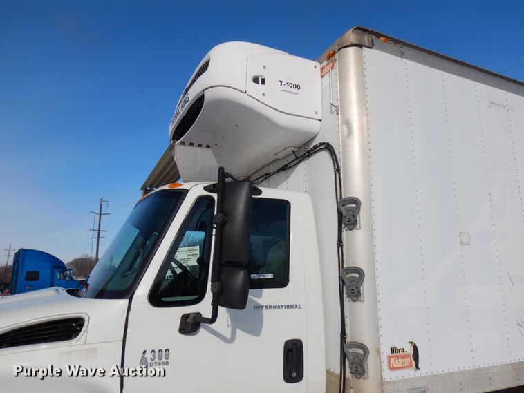 image for item HX9527 2007 International 4300  refrigerated truck