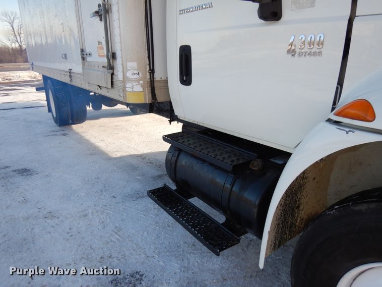 image for item HX9527 2007 International 4300  refrigerated truck