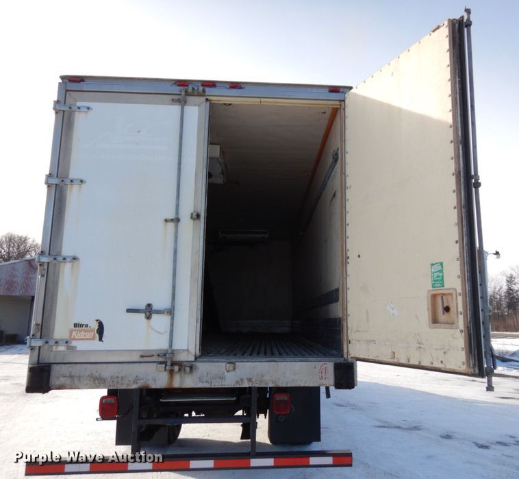 image for item HX9527 2007 International 4300  refrigerated truck