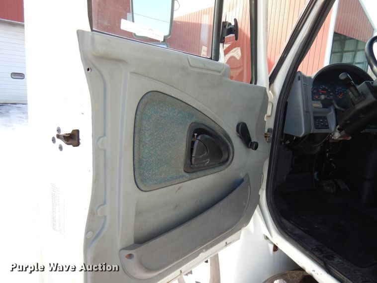 image for item HX9527 2007 International 4300  refrigerated truck