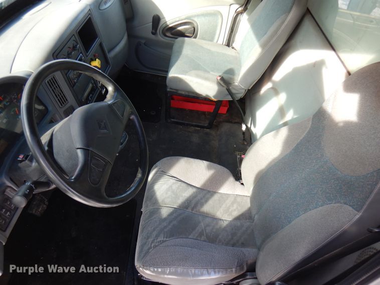 image for item HX9527 2007 International 4300  refrigerated truck