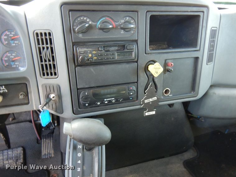 image for item HX9527 2007 International 4300  refrigerated truck