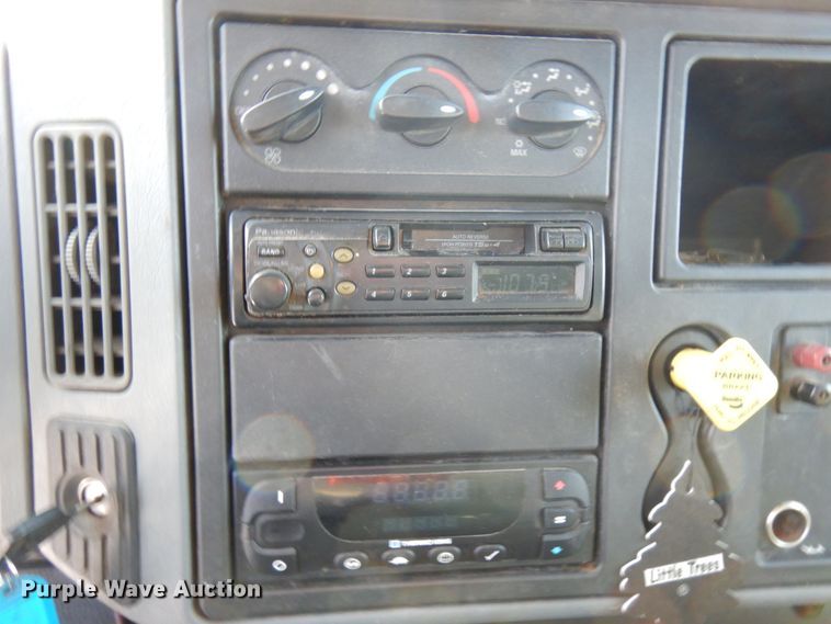 image for item HX9527 2007 International 4300  refrigerated truck