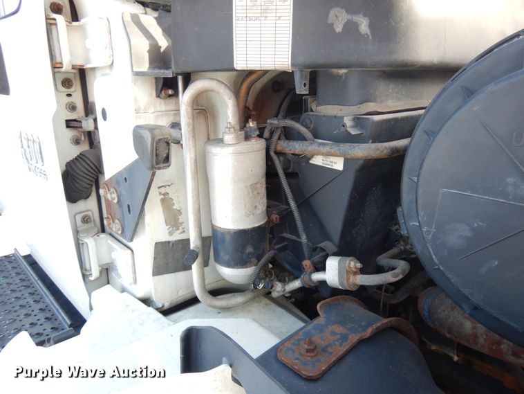 image for item HX9527 2007 International 4300  refrigerated truck