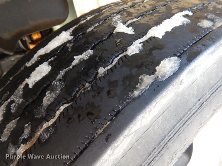 image for item HX9527 2007 International 4300  refrigerated truck