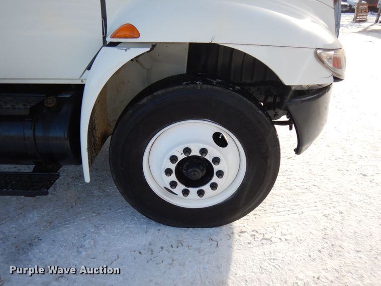 image for item HX9527 2007 International 4300  refrigerated truck