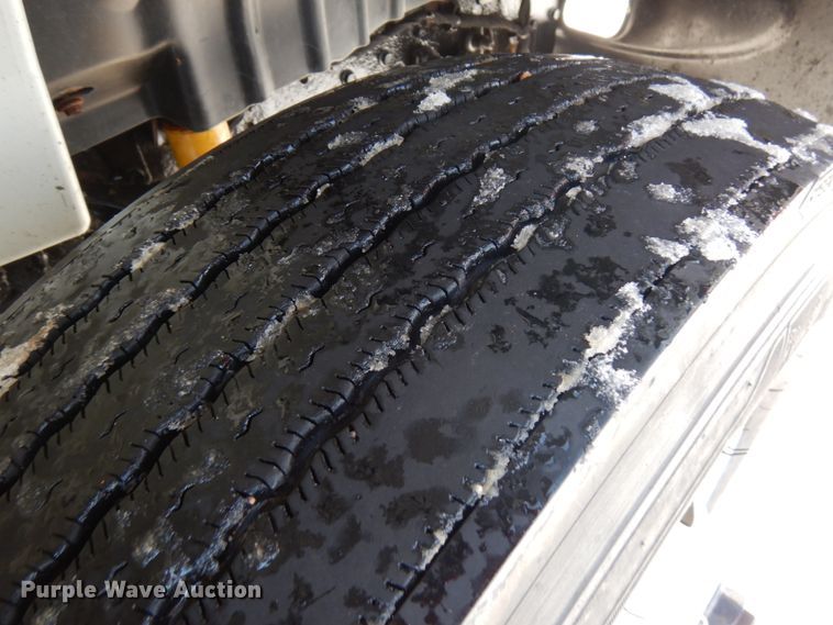 image for item HX9527 2007 International 4300  refrigerated truck