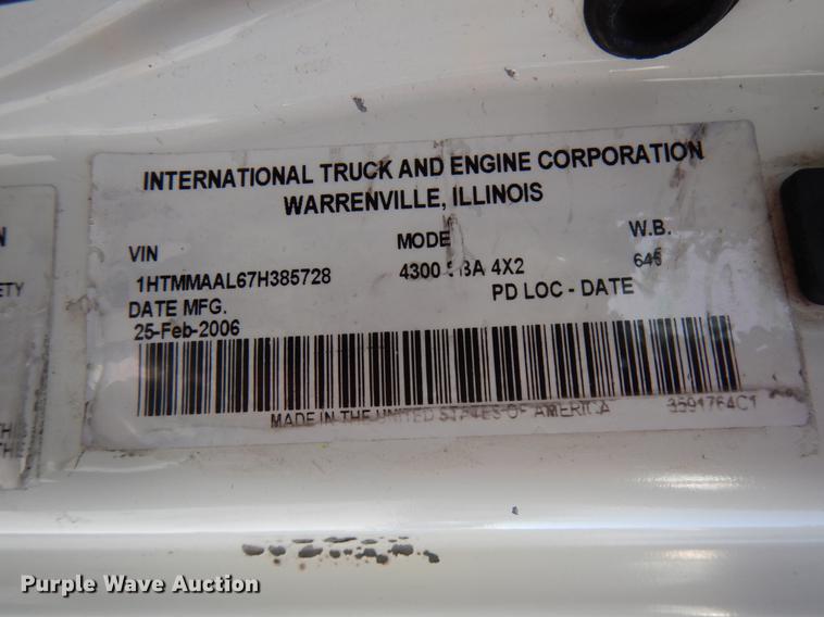 image for item HX9527 2007 International 4300  refrigerated truck
