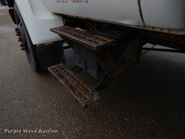 image for item HX9530 2000 Ford F650 dump flatbed truck