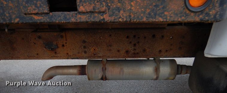 image for item HX9530 2000 Ford F650 dump flatbed truck