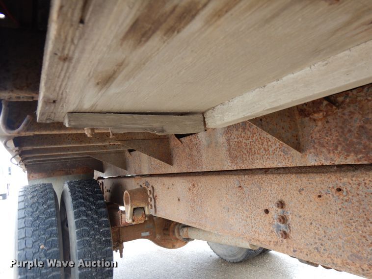 image for item HX9530 2000 Ford F650 dump flatbed truck