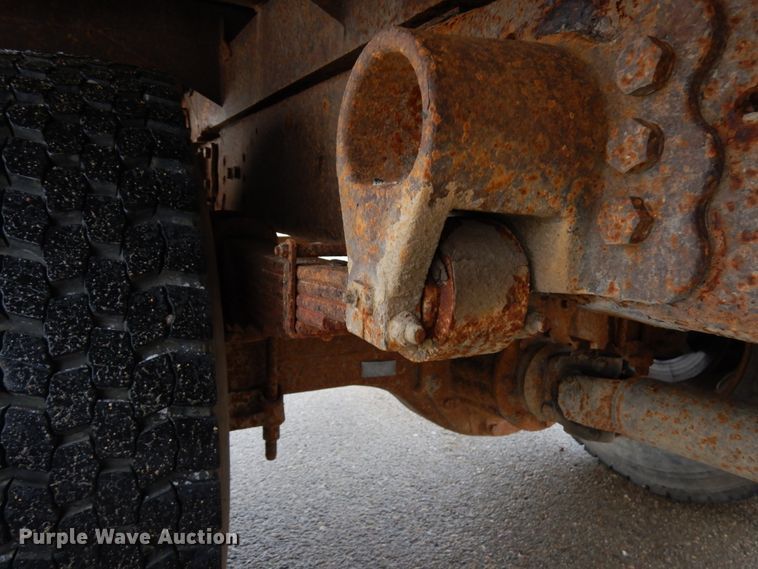 image for item HX9530 2000 Ford F650 dump flatbed truck