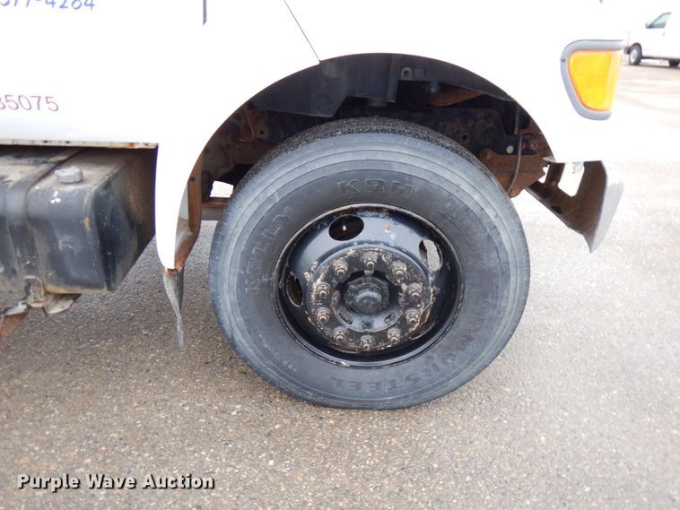 image for item HX9530 2000 Ford F650 dump flatbed truck